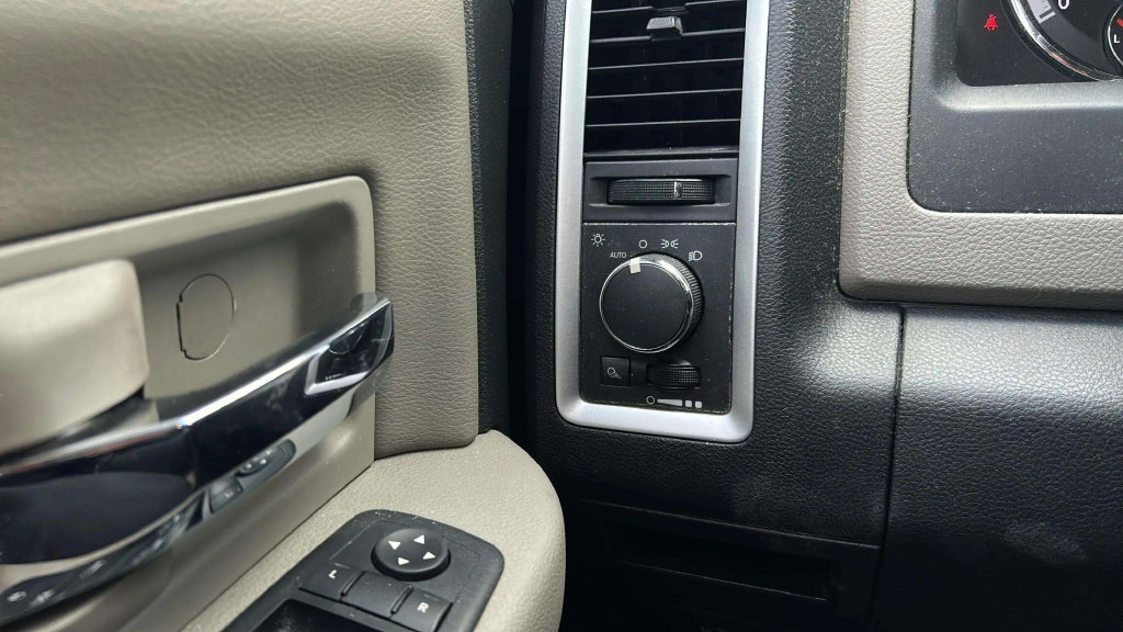 Used 2012 RAM 1500 Classic SLT RWD image 9