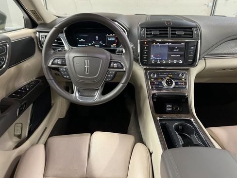 Used 2019 Lincoln Continental Select w/ Continental Climate Package image 8