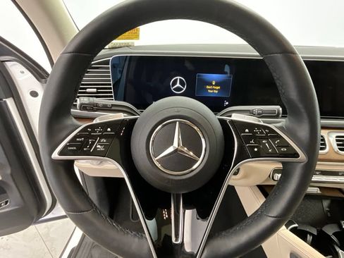 Used 2024 Mercedes-Benz GLS 450 4MATIC image 11