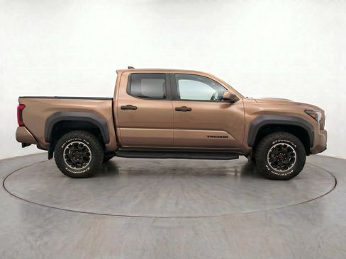 Used 2024 Toyota Tacoma TRD Off-Road AWD/4WD image 8