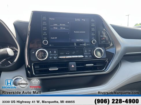 Used 2021 Toyota Highlander XLE AWD/4WD image 17