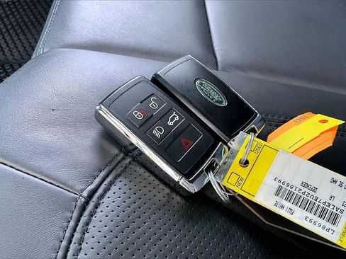 Certified 2023 Land Rover Defender 110 SE image 33