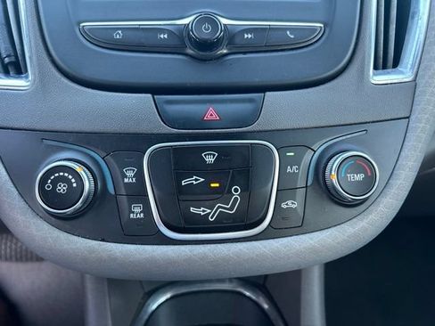 Used 2018 Chevrolet Malibu LT FWD image 10