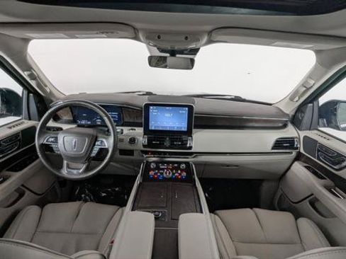 Used 2018 Lincoln Navigator Reserve w/ Technology Package AWD/4WD image 30