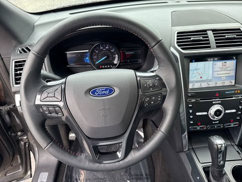 Used 2018 Ford Explorer Sport image 13