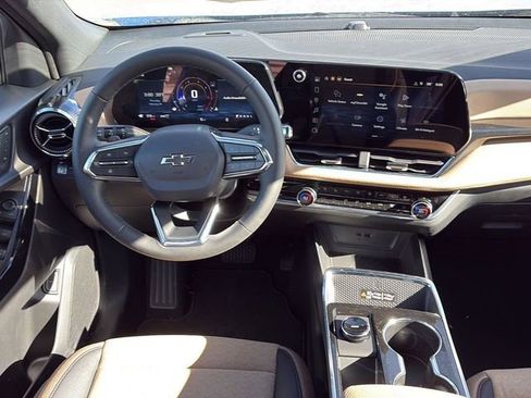 New 2026 Chevrolet Equinox ACTIV w/ Convenience Package III AWD/4WD image 9