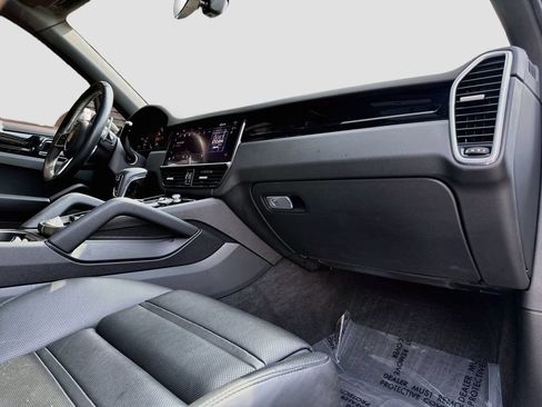 Certified 2023 Porsche Cayenne AWD/4WD image 31