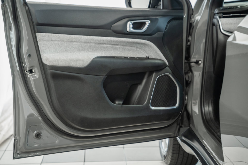 Certified 2023 Jeep Compass Latitude AWD/4WD image 41