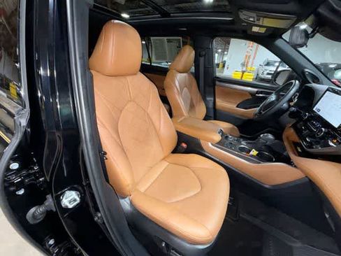 Used 2023 Toyota Highlander Platinum AWD/4WD image 16