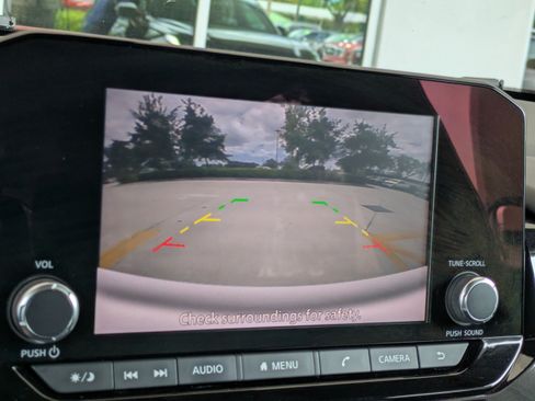 Used 2022 Nissan Pathfinder SV FWD image 22