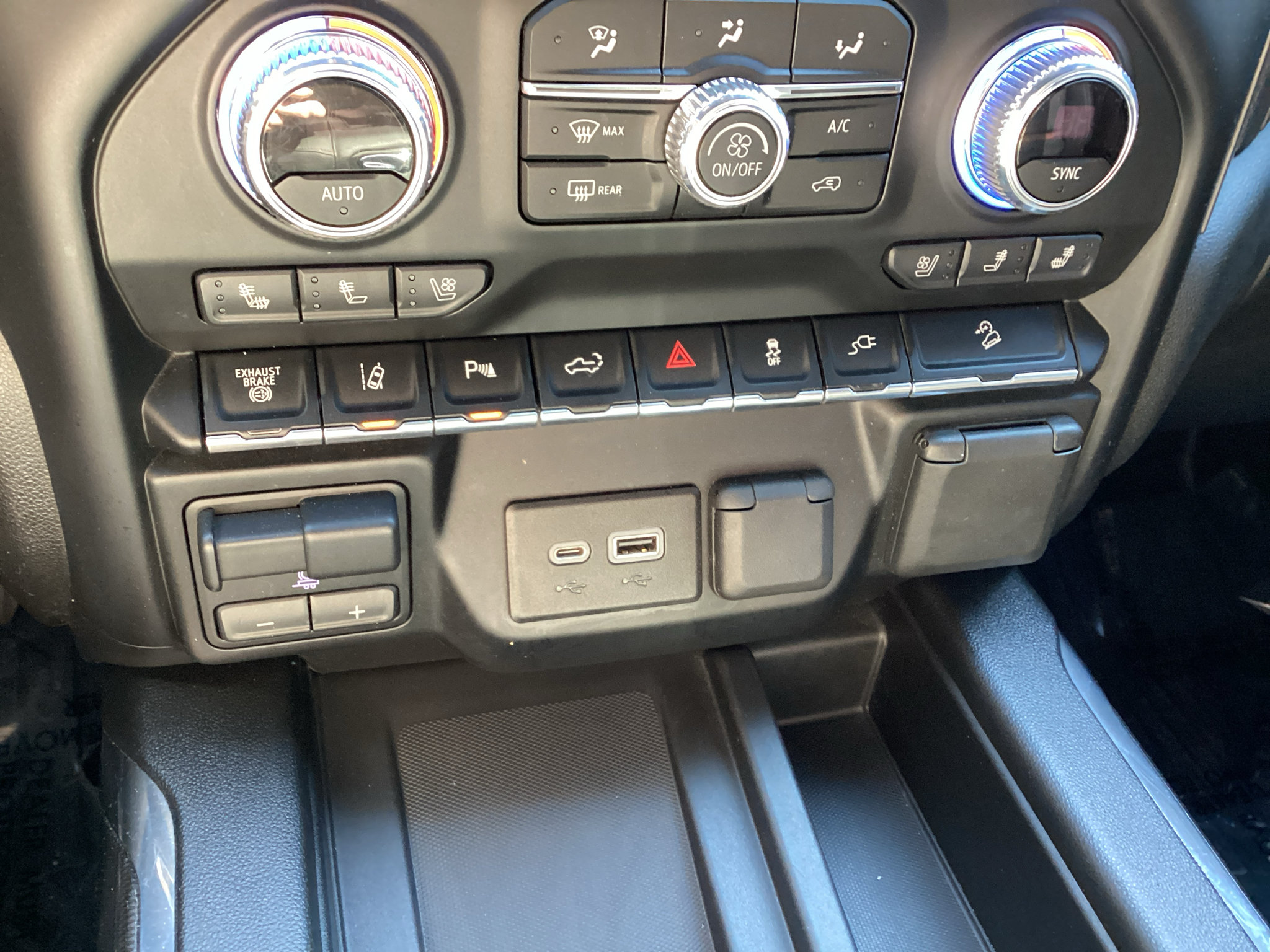 Used 2020 GMC Sierra 2500 AT4 w/ AT4 Premium Package AWD/4WD image 26