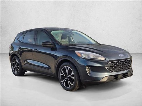 Certified 2022 Ford Escape SE w/ SE Sport Appearance Package image 3