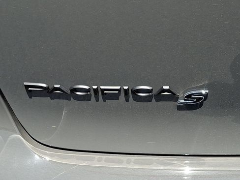 Used 2022 Chrysler Pacifica Limited w/ S Appearance Package AWD/4WD image 9