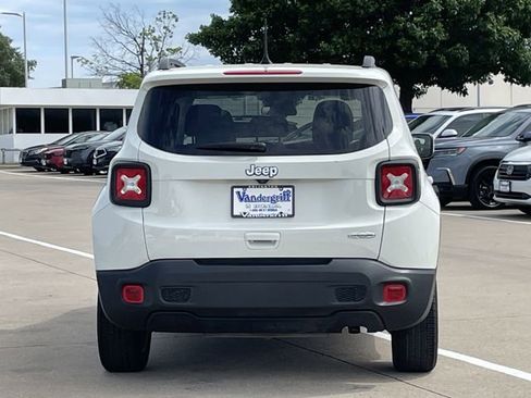 Used 2019 Jeep Renegade Latitude FWD image 4