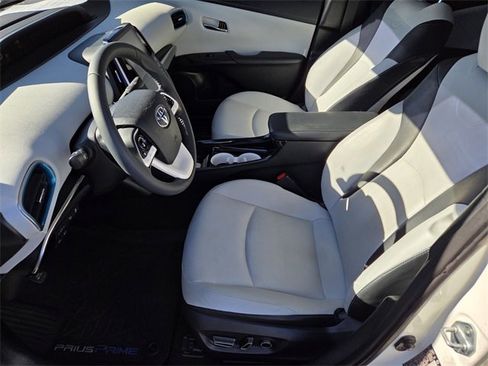 Used 2017 Toyota Prius Prime Advanced image 10