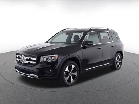 Used 2025 Mercedes-Benz GLB 250 4MATIC image 3