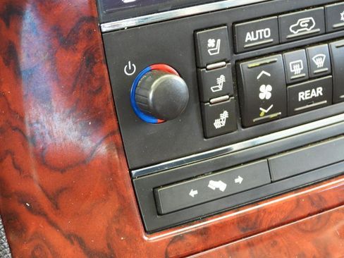 Used 2013 Cadillac Escalade Luxury RWD image 69