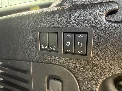 Used 2020 GMC Yukon XL Denali w/ Open Road Package image 30