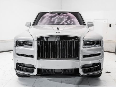 Used 2022 Rolls-Royce Cullinan w/ Dark Exterior Package image 4