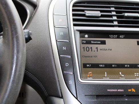 Used 2018 Lincoln MKX Premiere image 23