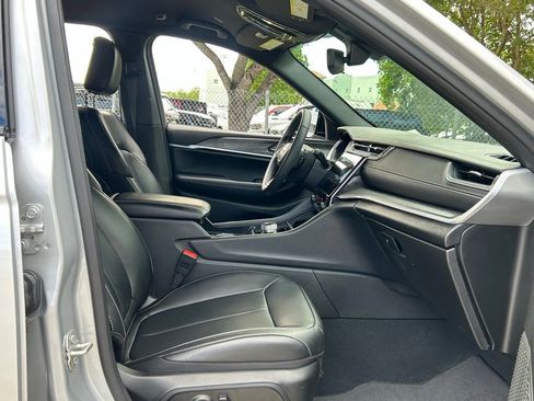 Certified 2024 Jeep Grand Cherokee Limited w/ Black Appearance Package image 35