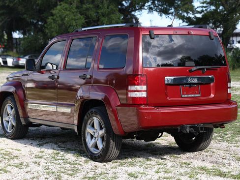 Used 2009 Jeep Liberty Limited w/ Premium Group AWD/4WD image 5