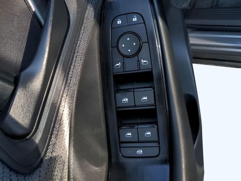 Used 2023 Nissan Rogue S AWD/4WD image 40