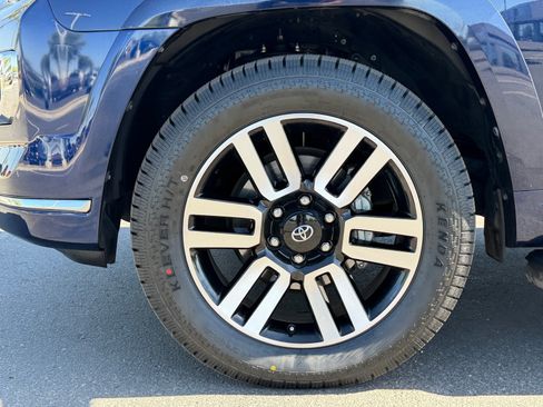 Used 2023 Toyota 4Runner Limited AWD/4WD image 10