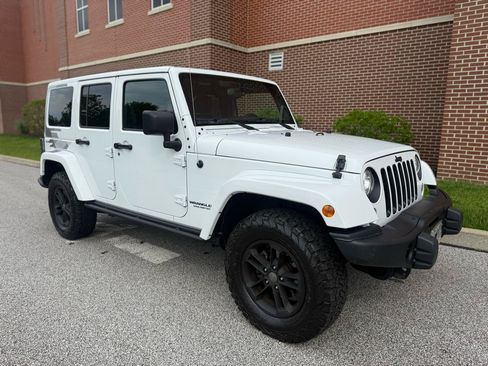 Used 2017 Jeep Wrangler Unlimited Sahara AWD/4WD image 21