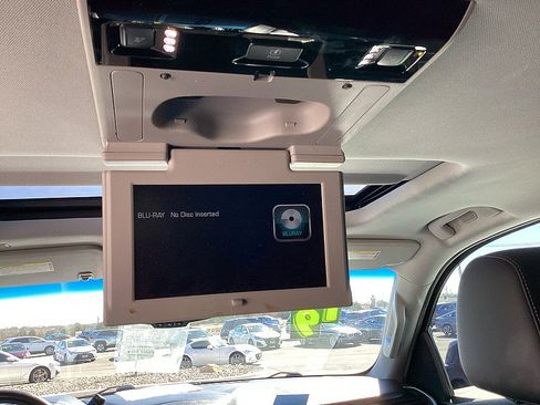 Used 2019 GMC Yukon SLT w/ Graphite Performance Edition image 18