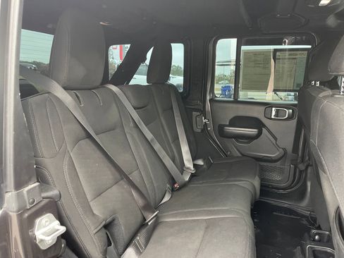 Used 2018 Jeep Wrangler Unlimited Sport S image 27