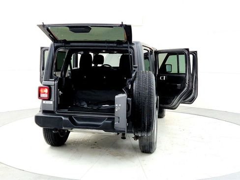 Used 2018 Jeep Wrangler Unlimited Sport S image 11