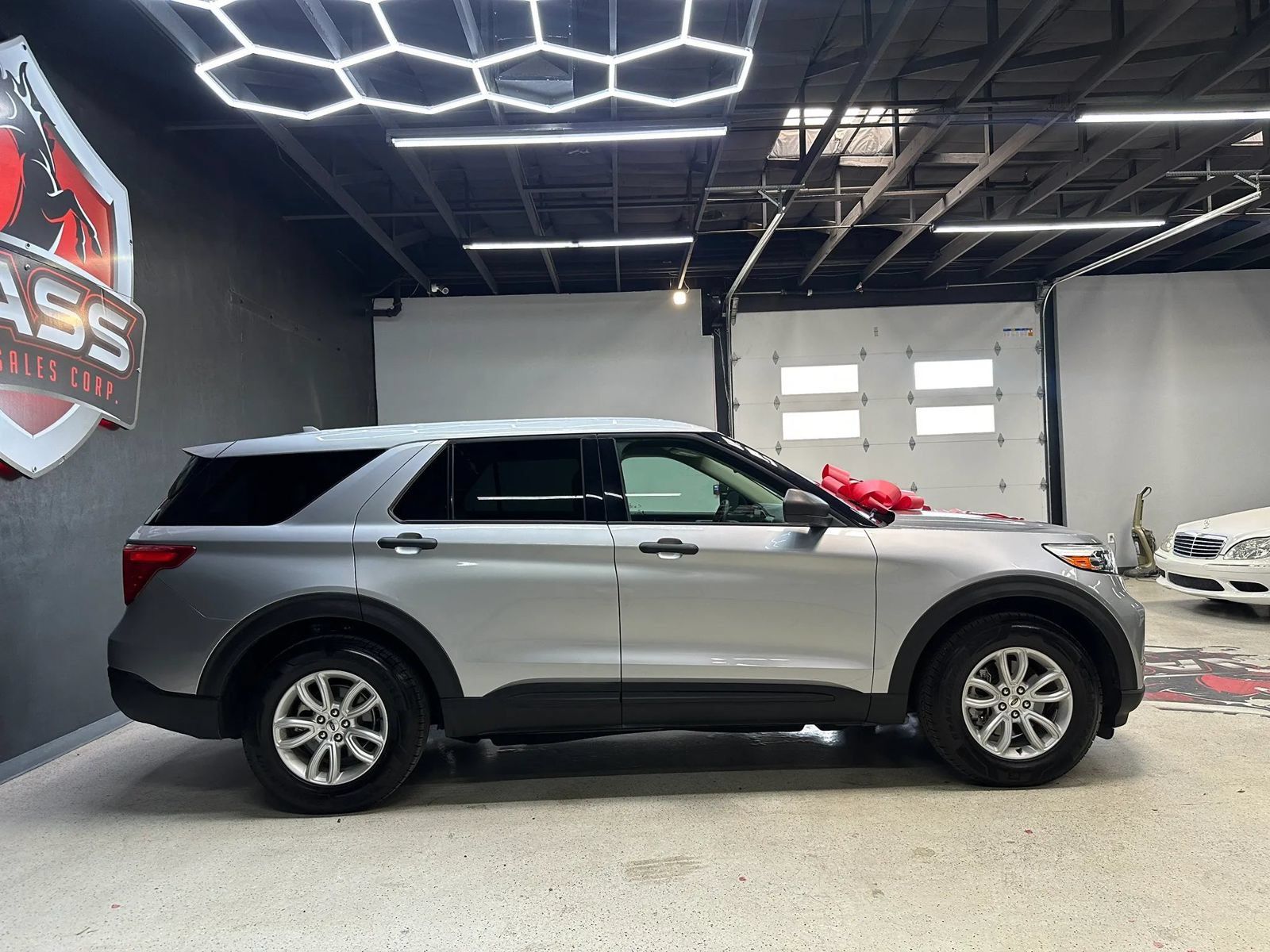 Used 2020 Ford Explorer 4WD w/ Class III Trailer Tow Package image 6