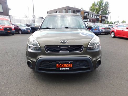 Used 2013 Kia Soul + FWD image 16
