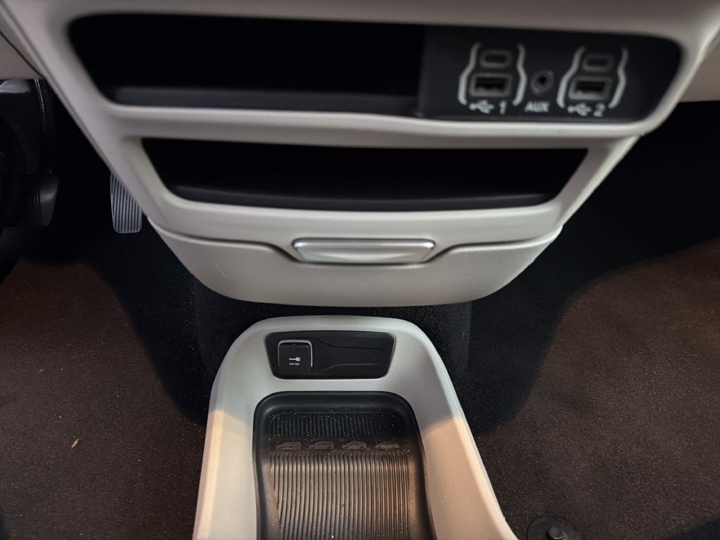 Used 2023 Chrysler Voyager LX FWD image 27