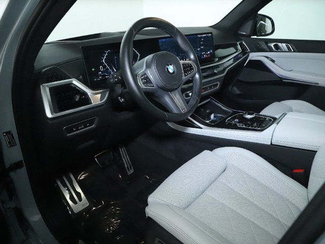 Used 2024 BMW X7 xDrive40i w/ Executive Package AWD/4WD image 22