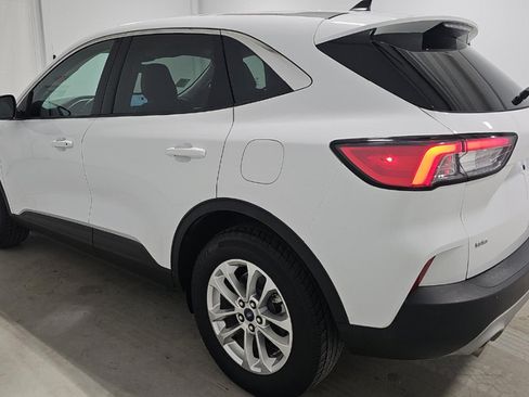 Used 2022 Ford Escape SE FWD image 4