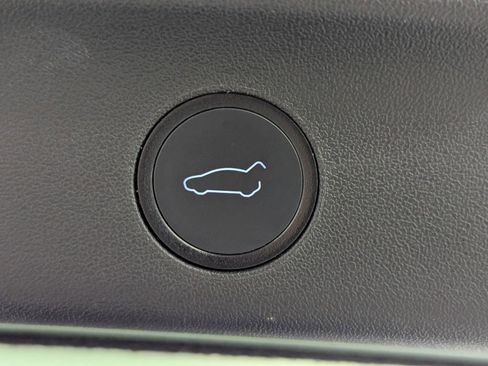 Used 2022 Tesla Model Y Performance image 30