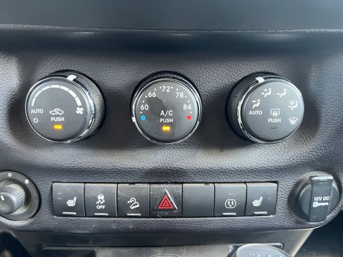 Used 2015 Jeep Wrangler Unlimited Sahara w/ Dual Top Group AWD/4WD image 22