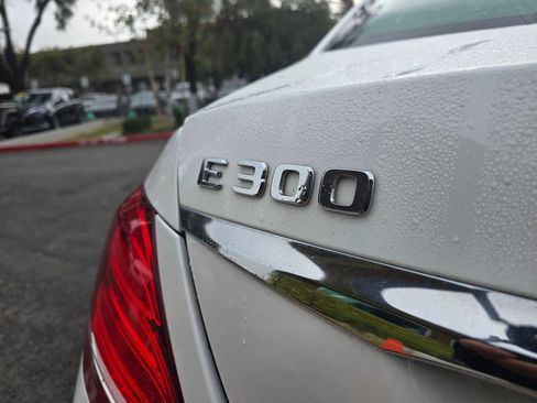 Used 2017 Mercedes-Benz E 300 image 16