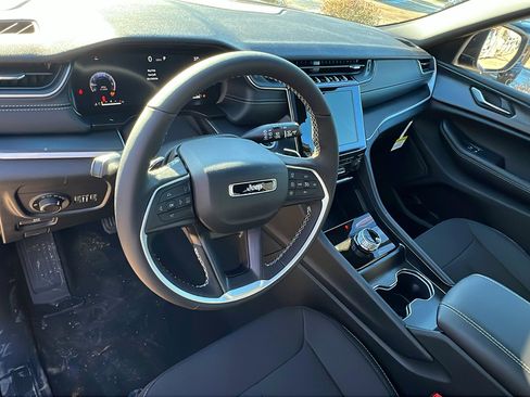 New 2025 Jeep Grand Cherokee Laredo X w/ Luxury Tech Group I image 20