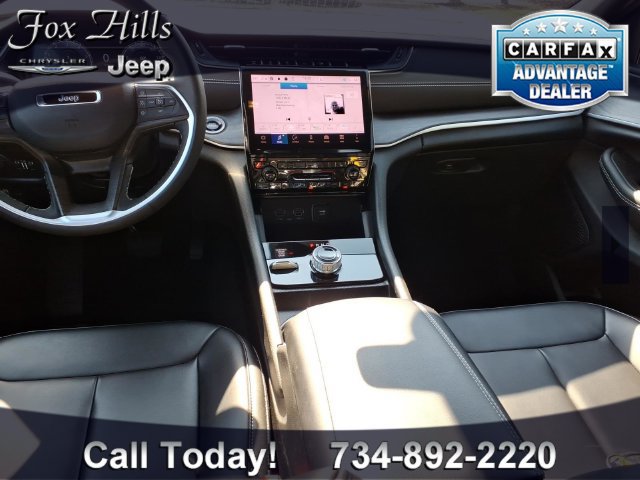 Certified 2025 Jeep Grand Cherokee Limited w/ Black Appearance Package AWD/4WD image 13