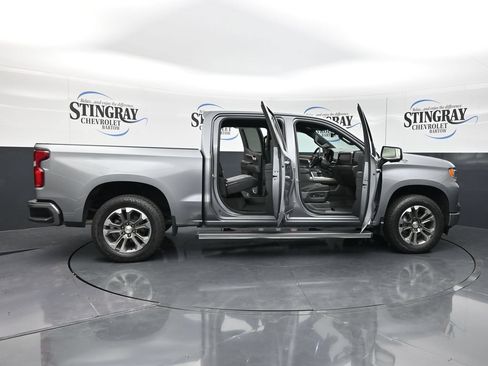 Used 2024 Chevrolet Silverado 1500 High Country w/ Technology Package AWD/4WD image 39