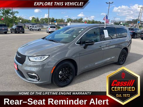 Used 2025 Chrysler Pacifica Select FWD image 1
