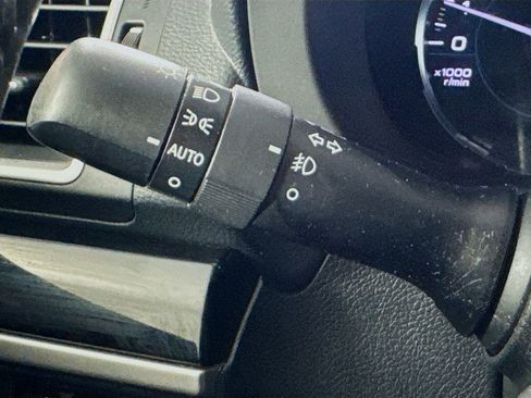 Used 2017 Subaru Forester 2.5i Limited image 12