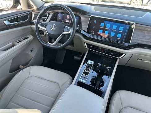 Used 2025 Volkswagen Atlas SEL AWD/4WD image 11