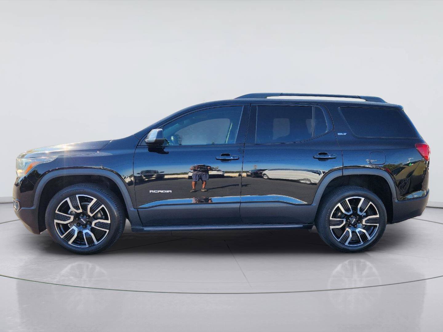 Used 2019 GMC Acadia SLT w/ Black Edition FWD image 4
