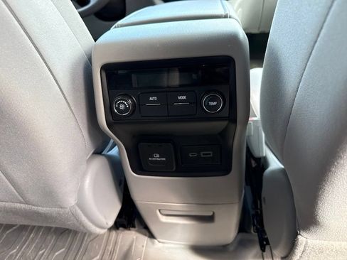 Used 2022 GMC Acadia SLE w/ Driver Convenience Package AWD/4WD image 16