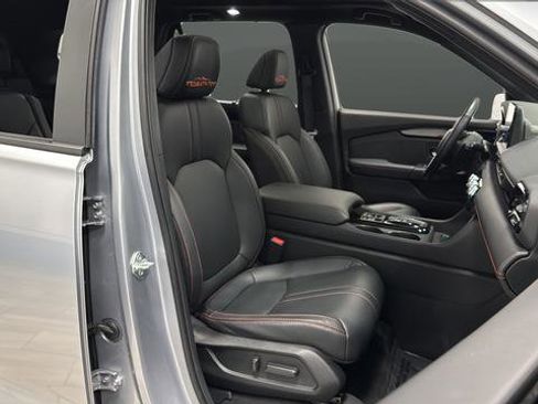 Used 2025 Honda Pilot TrailSport image 25
