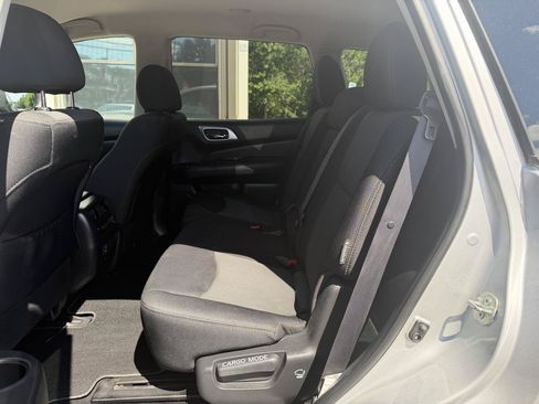 Used 2018 Nissan Pathfinder SV AWD/4WD image 9